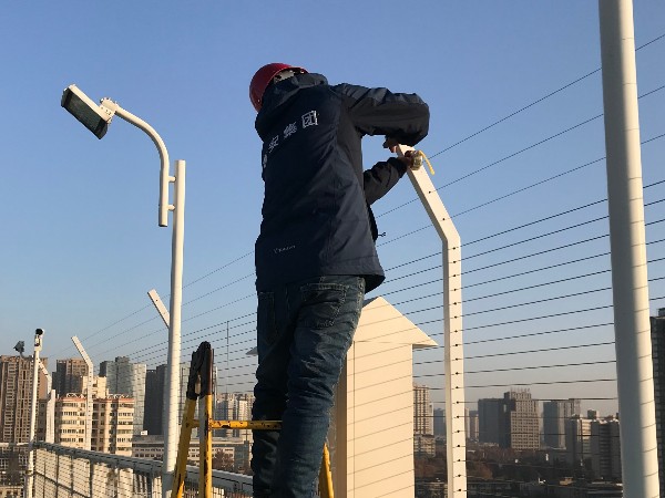 你知道怎么樣才能讓監(jiān)控壽命更長嗎？當(dāng)然是靠監(jiān)控系統(tǒng)維保了！