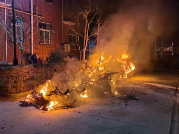 西安一小區(qū)電動(dòng)車著火，火災(zāi)預(yù)警監(jiān)控是電動(dòng)車棚必不可少的！