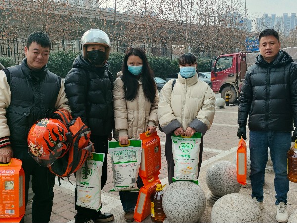 迎新春—陜西鑫安安防為全體員工發(fā)放春節(jié)福利禮包